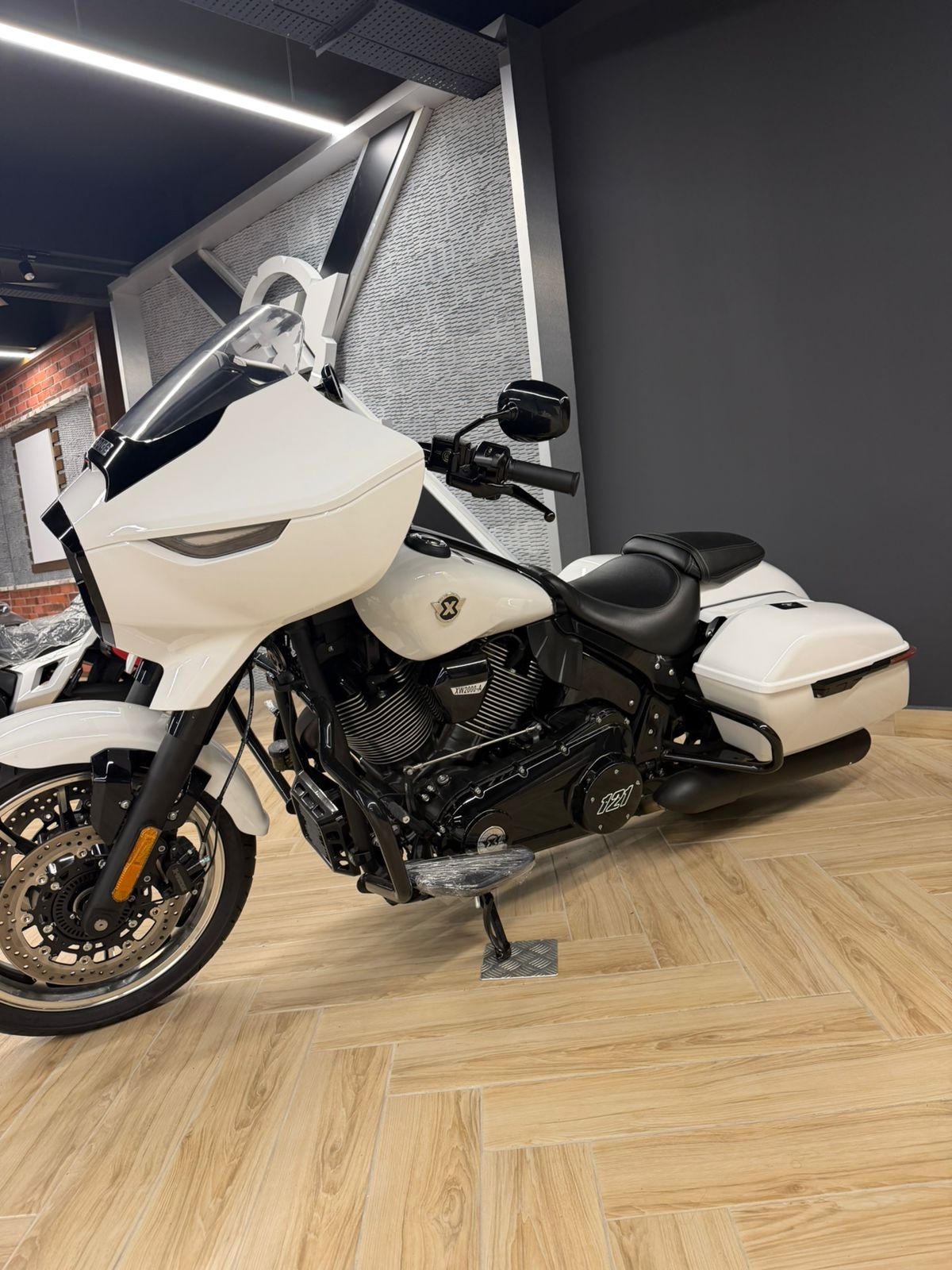 RL2000 White Left Side