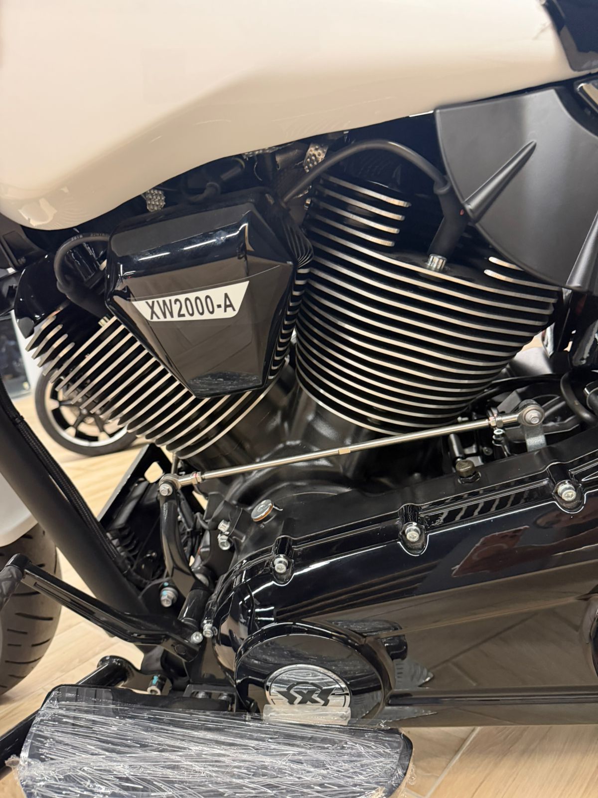 RL2000 White Engine Side