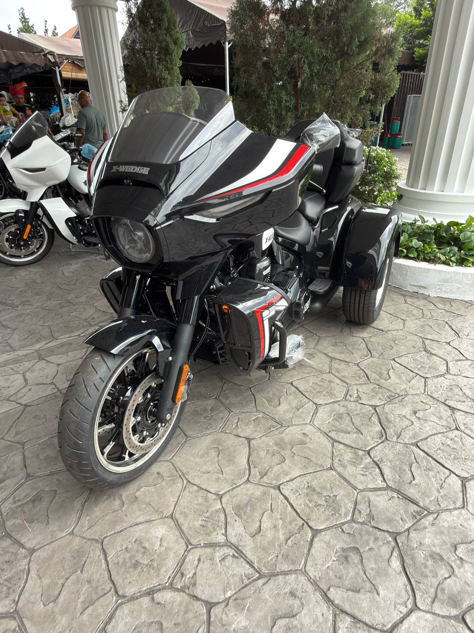 VT2000 Front Angle