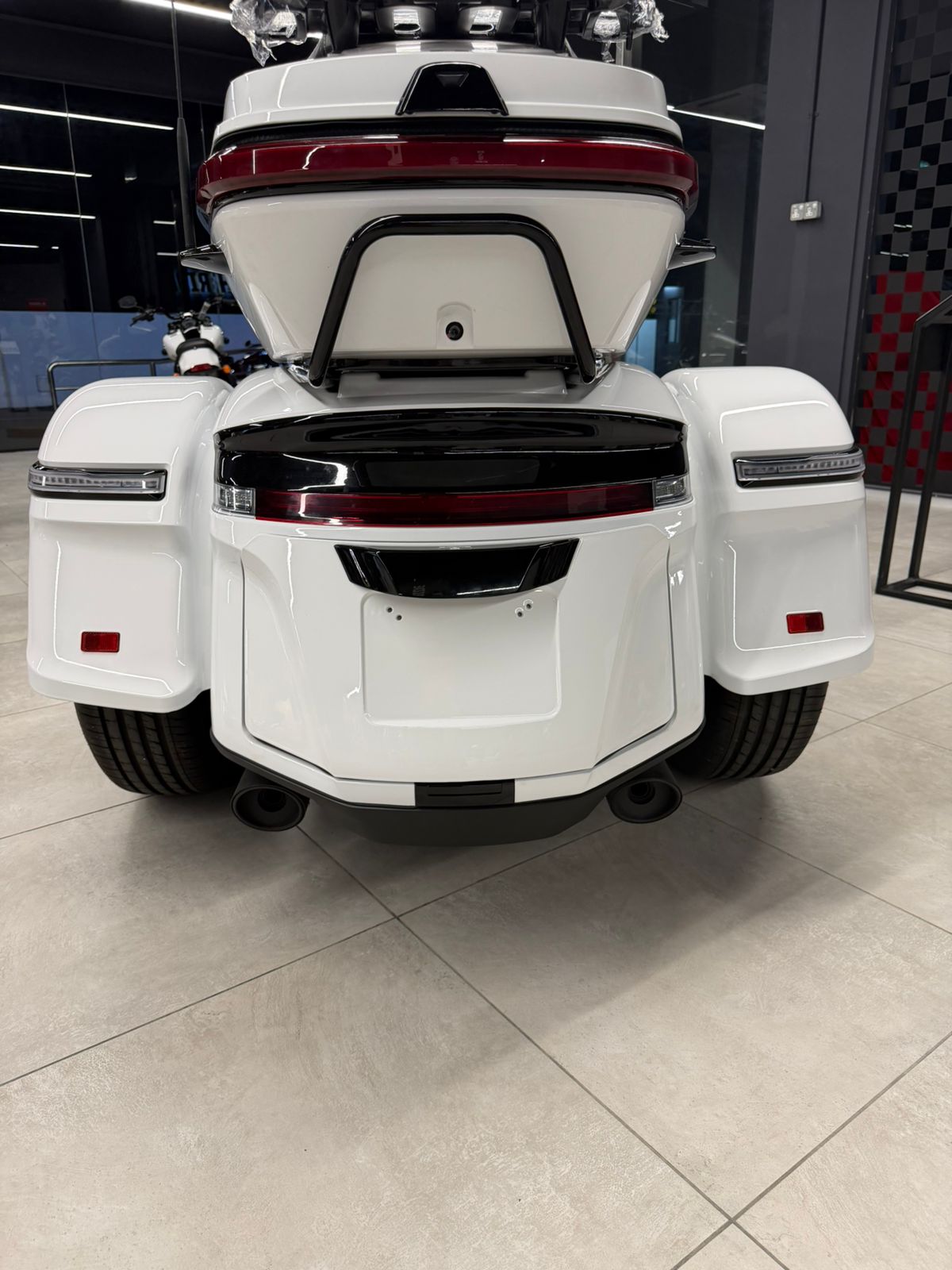 VT2000 White Below Back