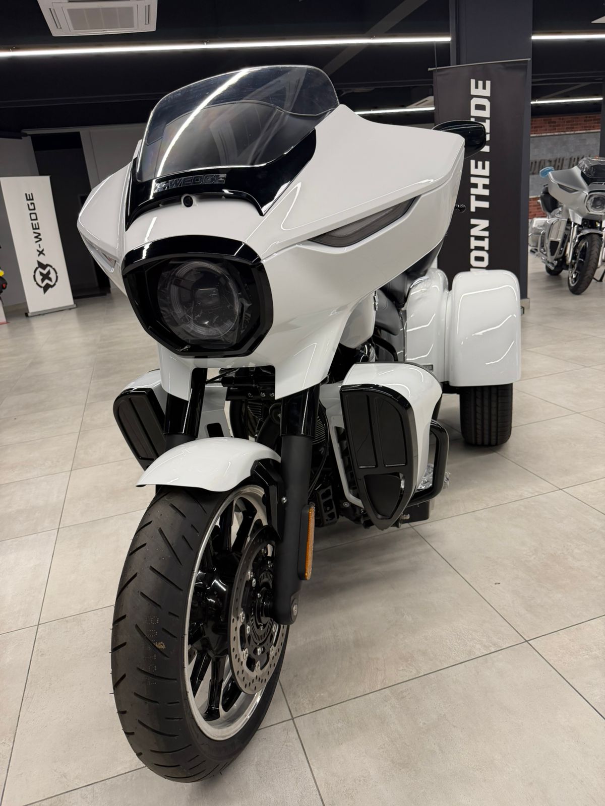 VT2000 White Down Front