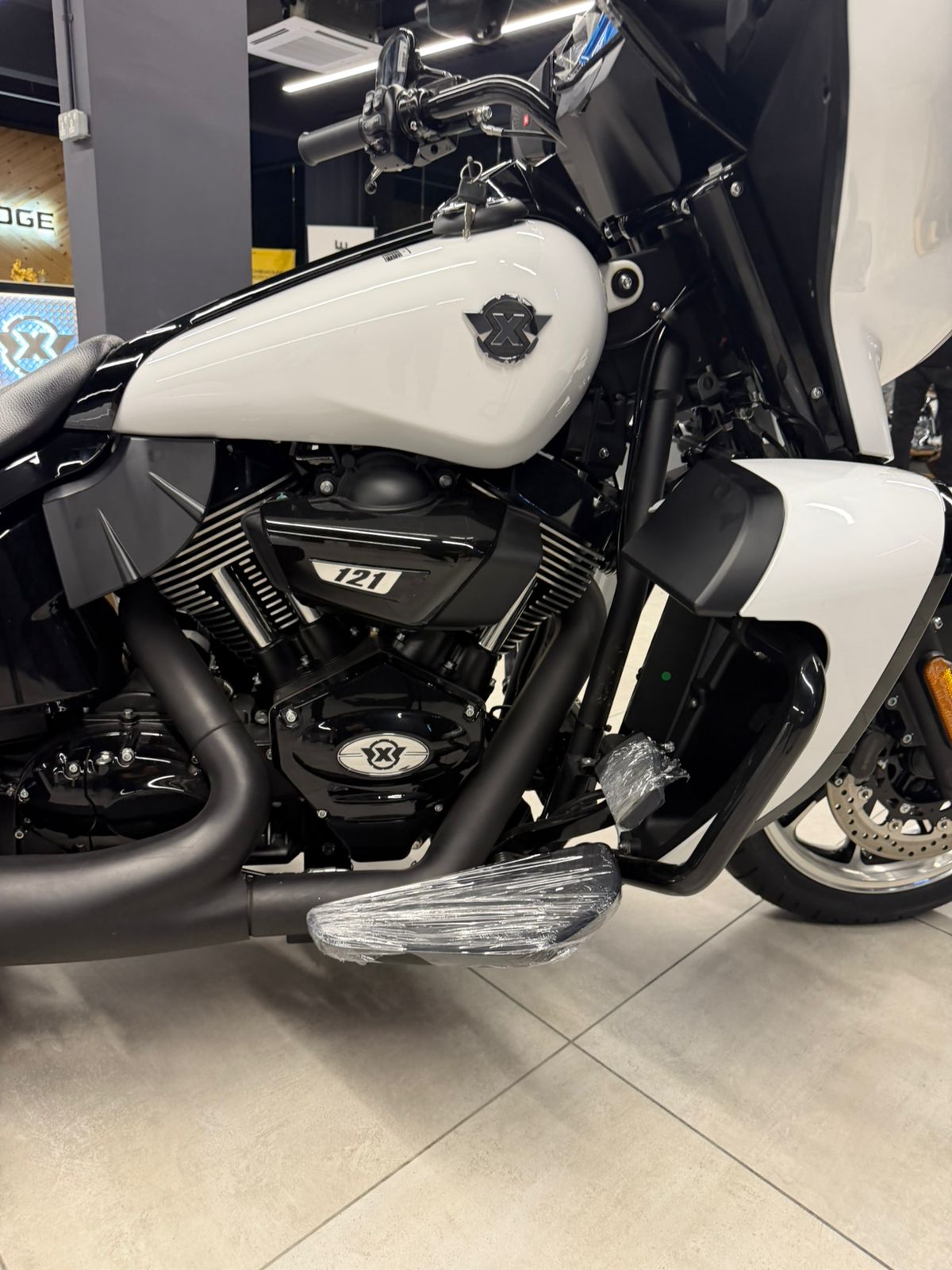 VT2000 White Front Below