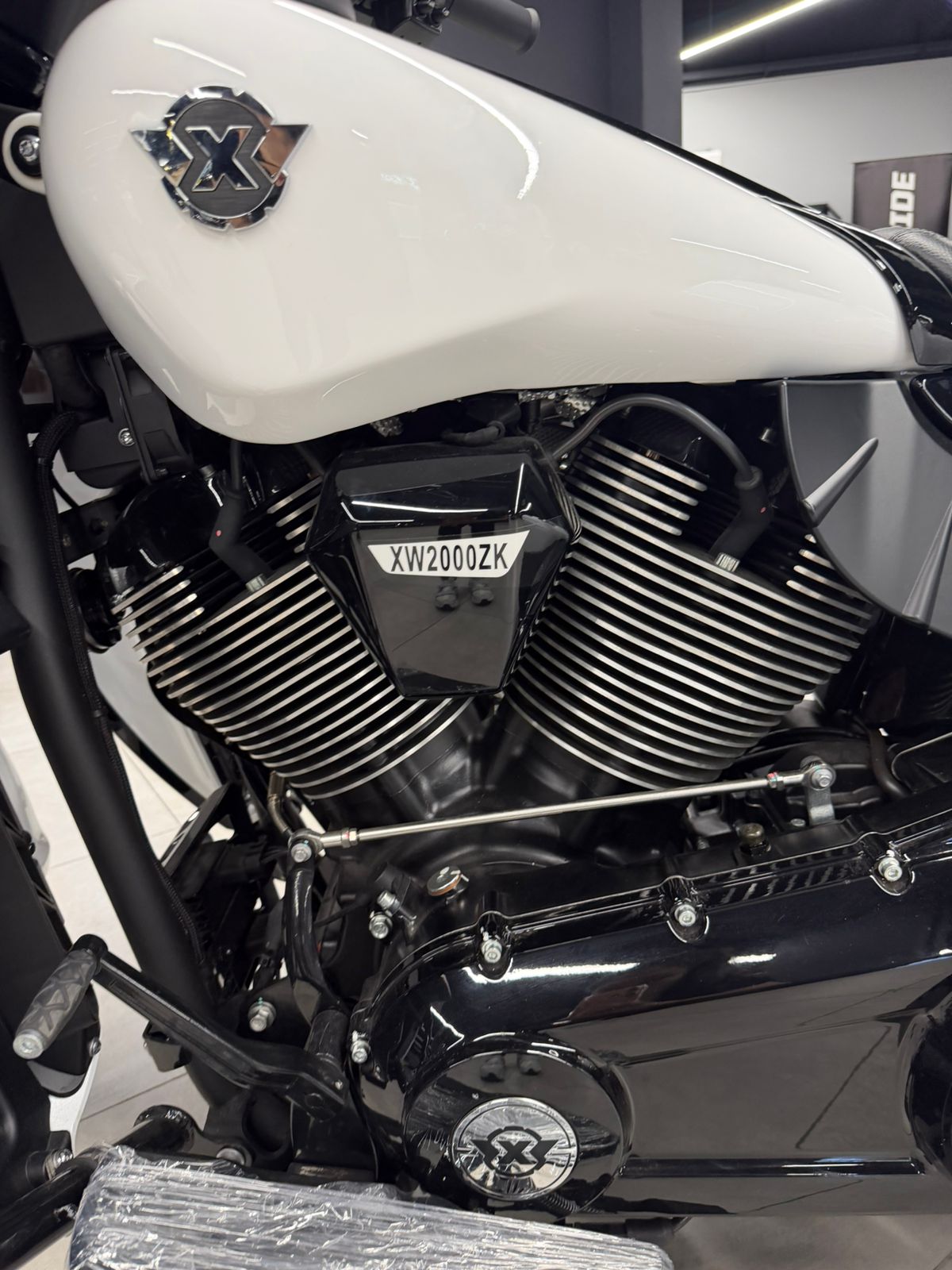 VT2000 White Side Engine